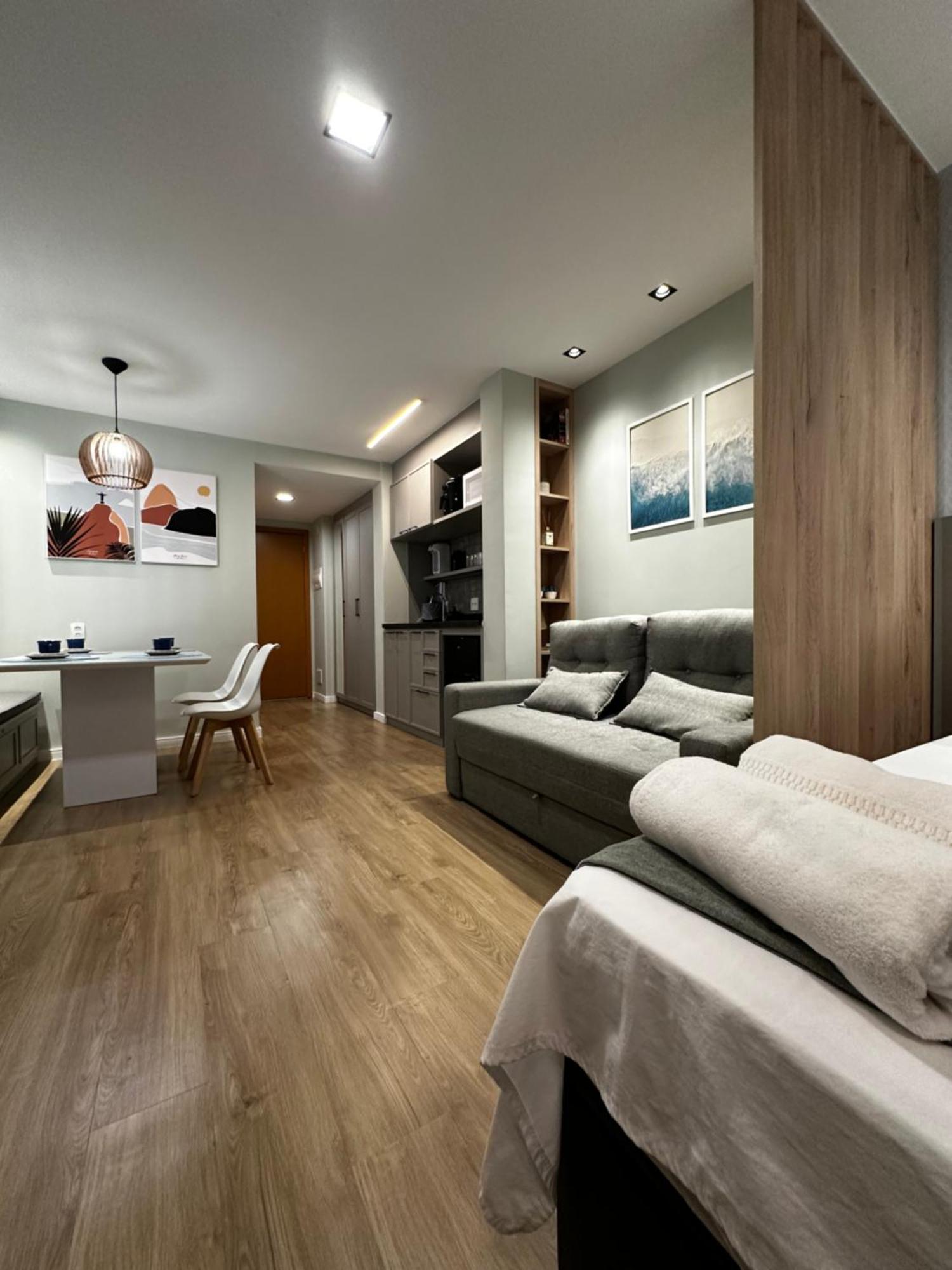 Lindo Entre A Estacao Carioca E Cinelandia. Apartemen