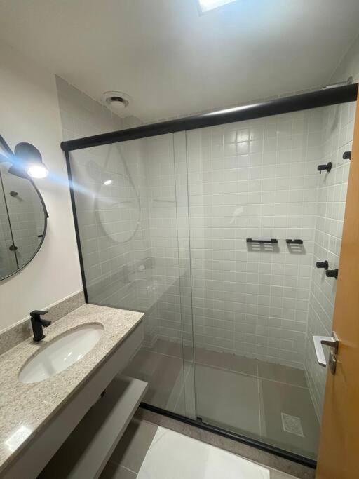Apartemen Lindo Entre A Estacao Carioca E Cinelandia. Rio de Janeiro